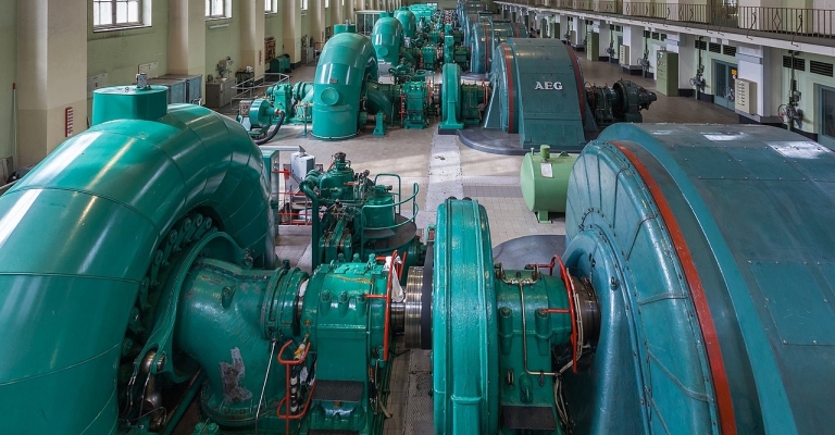 Hydraulikzylinder für die Durchflussregelung an Wasserturbinen, Durchflussregelung an Fischtreppen